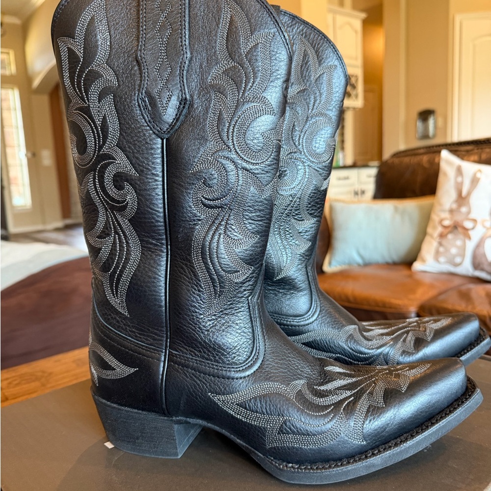 ARIAT WOMEN'S ROUND UP COLLINS BLACK SNIP TOE COWBOY BOOTS size 8